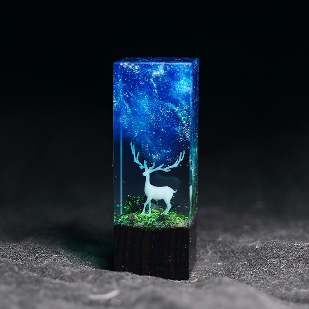 MOVTOYS Aurora starry sky spirit deer resin sandalwood jewelry ornaments